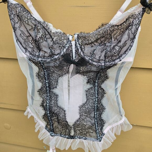 Victorias Secret Lace Sexy Corset With Garter Straps in Black and Baby Pink 36C - Picture 8 of 9